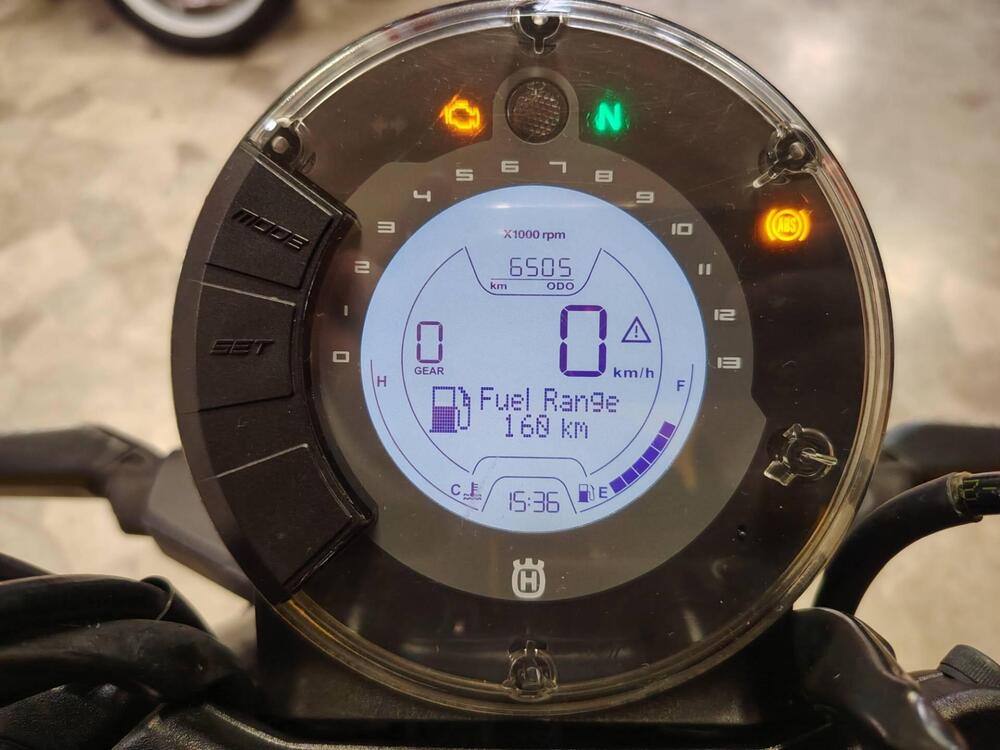 Husqvarna Svartpilen 401 (2021 - 23) (5)