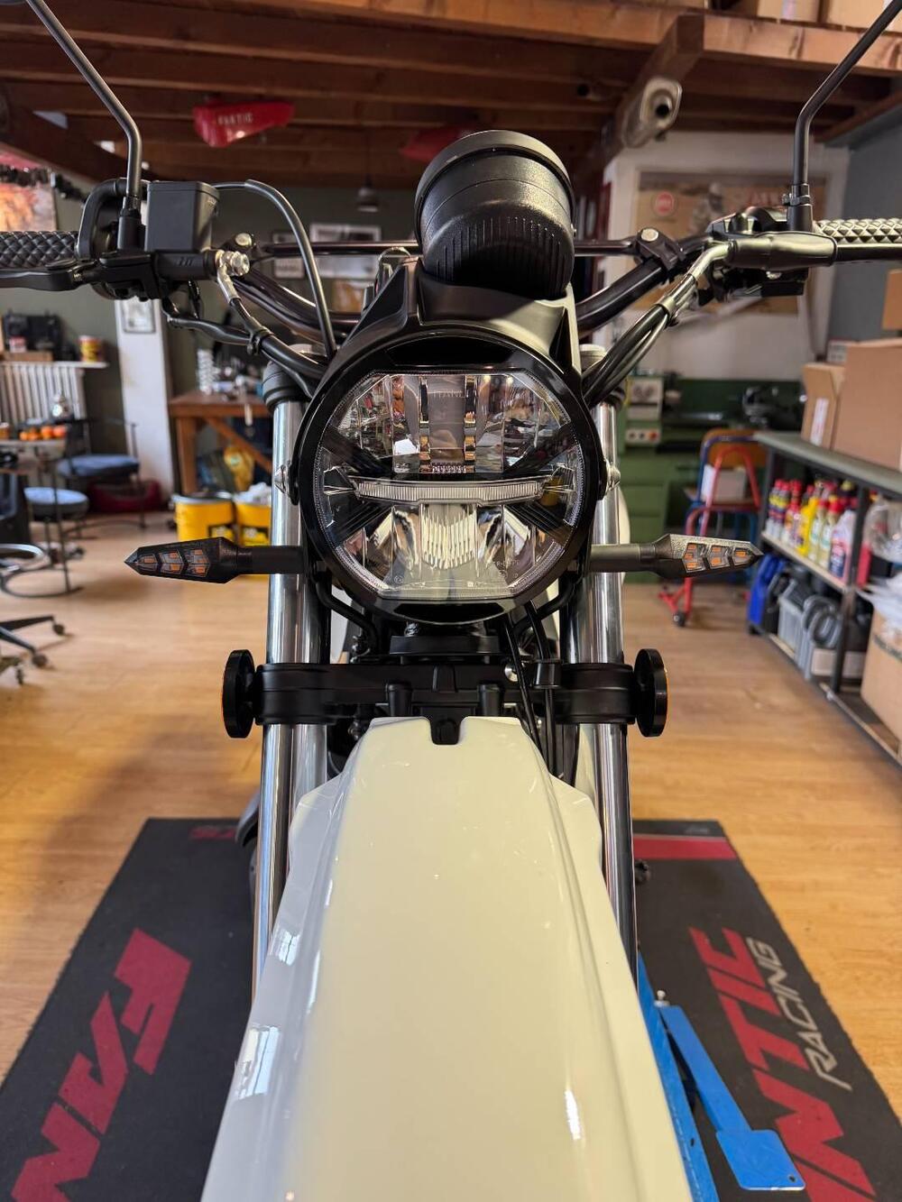 Swm Silver Vase 650 T (2025 - 26) (8)