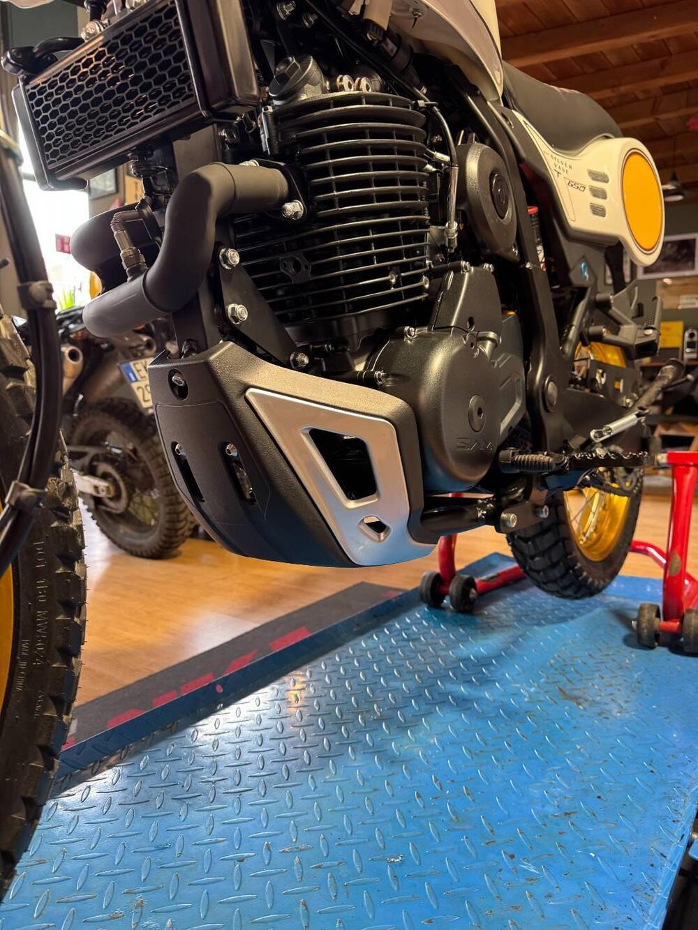 Swm Silver Vase 650 T (2025 - 26) (10)