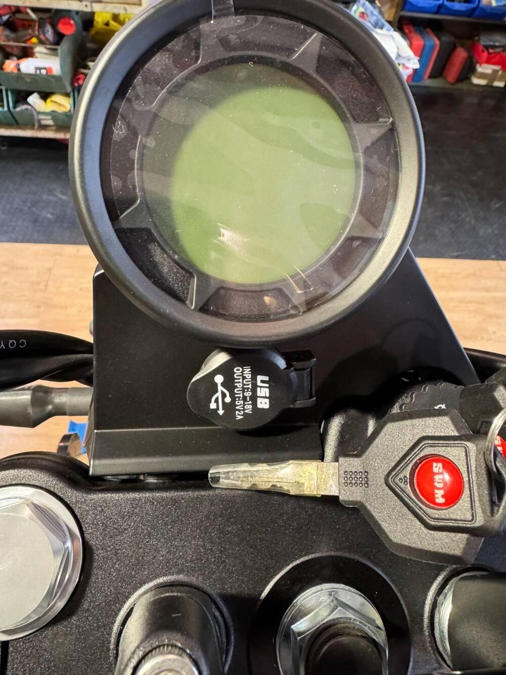 Swm Silver Vase 650 T (2025 - 26) (12)