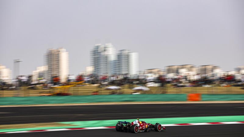 Mercedes fa paura, Ferrari prepara la risposta: la Sprint del GP di Cina pu&ograve; gi&agrave; cambiare la F1 2026. Orari TV Sky e TV8