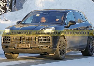 Porsche Cayenne facelift: il SUV continua con i motori termici, mentre sta per arrivare la versione 100% elettrica