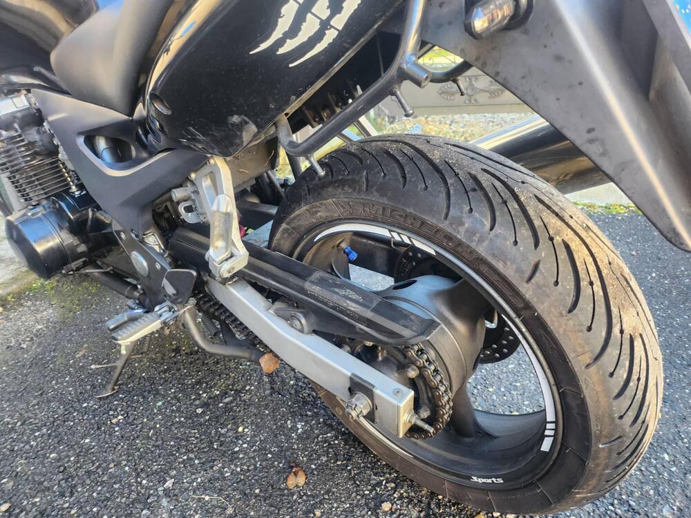 Kawasaki ZR-7 (1999 - 00) (7)