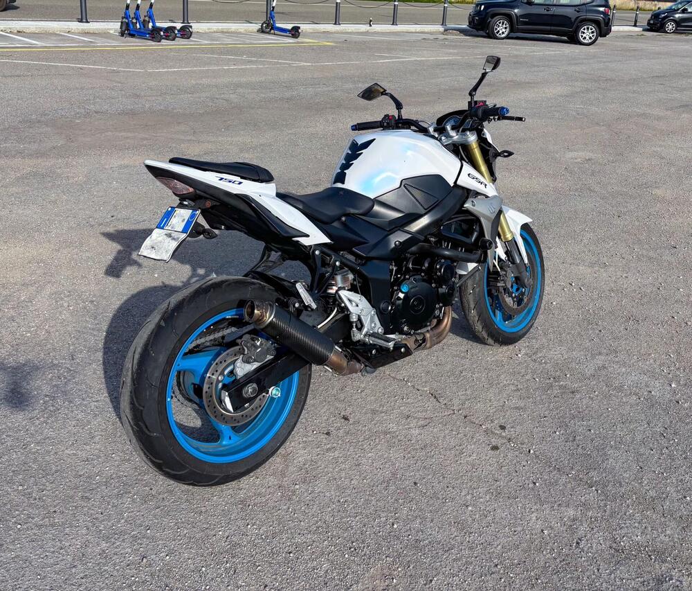 Suzuki GSR 750 (2010 - 15)