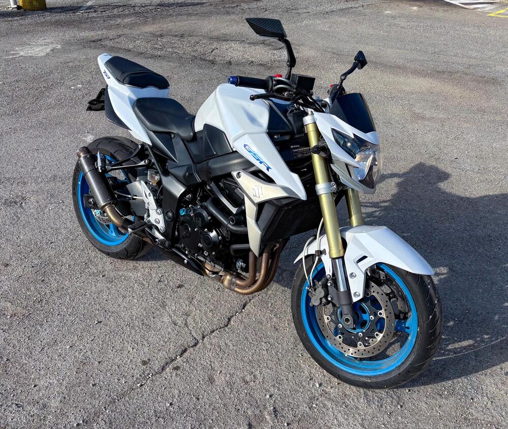 Suzuki GSR 750 (2010 - 15) (2)