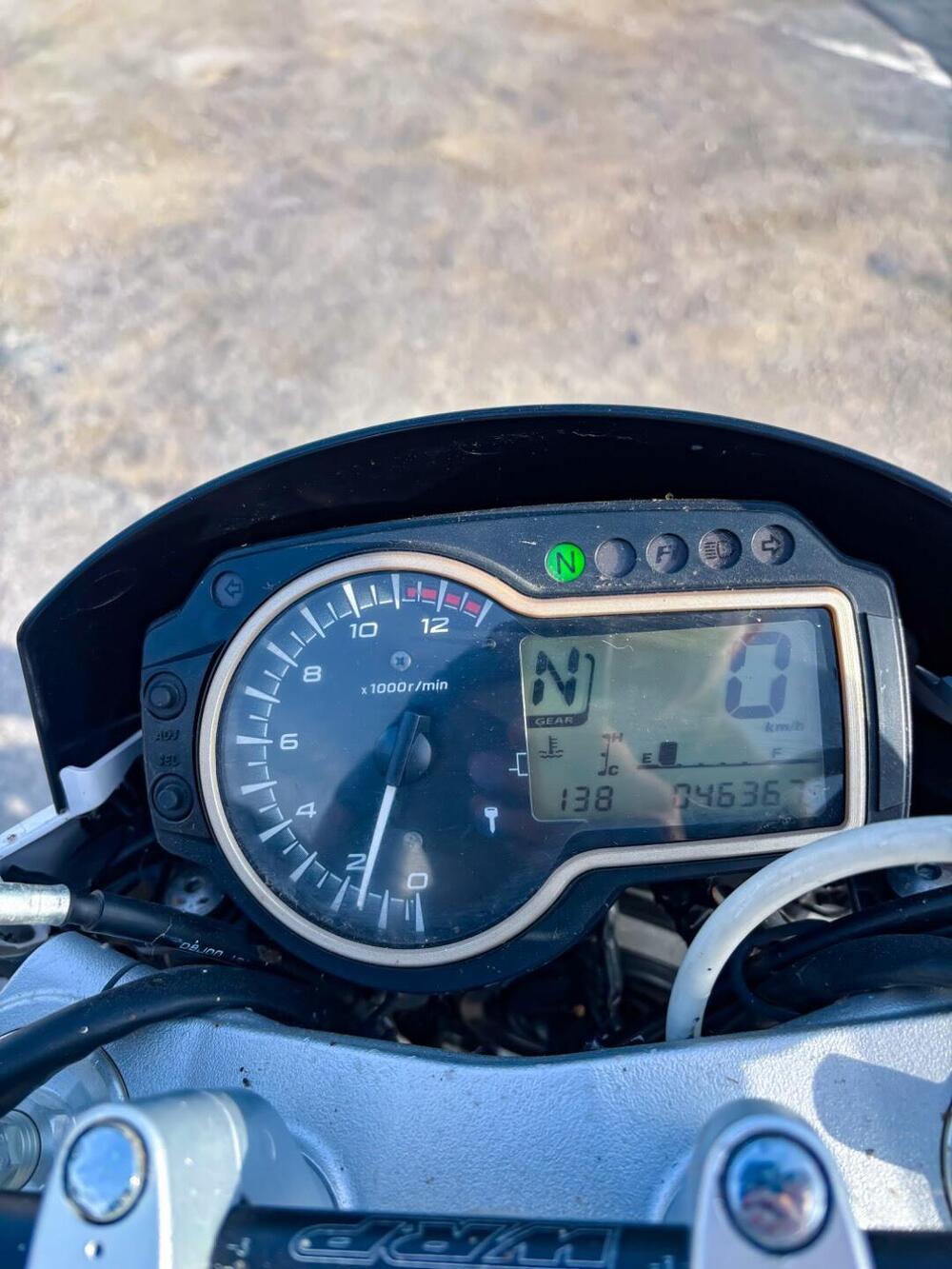 Suzuki GSR 750 (2010 - 15) (4)