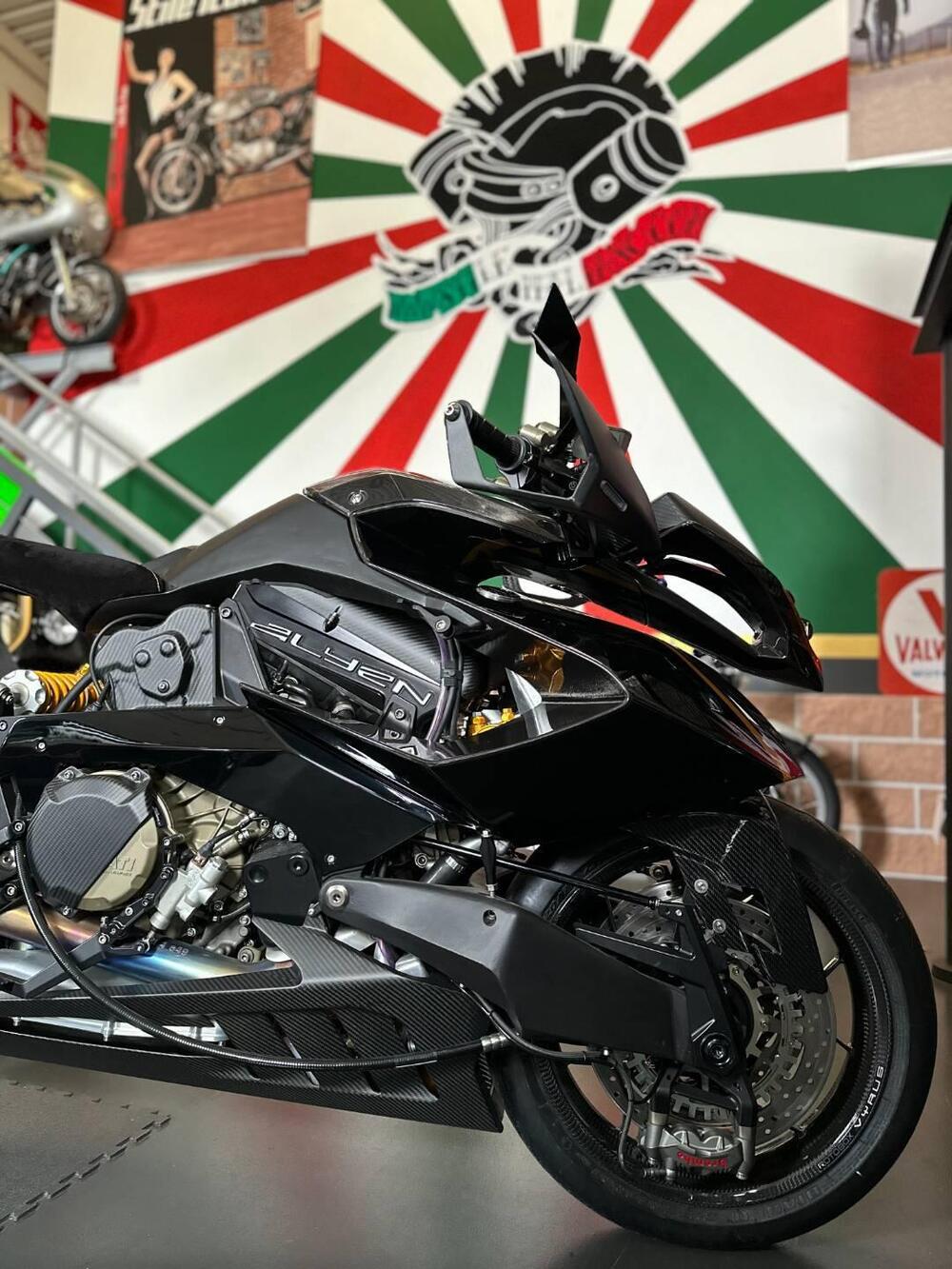 Vyrus Alyen 988 (2020 - 26)