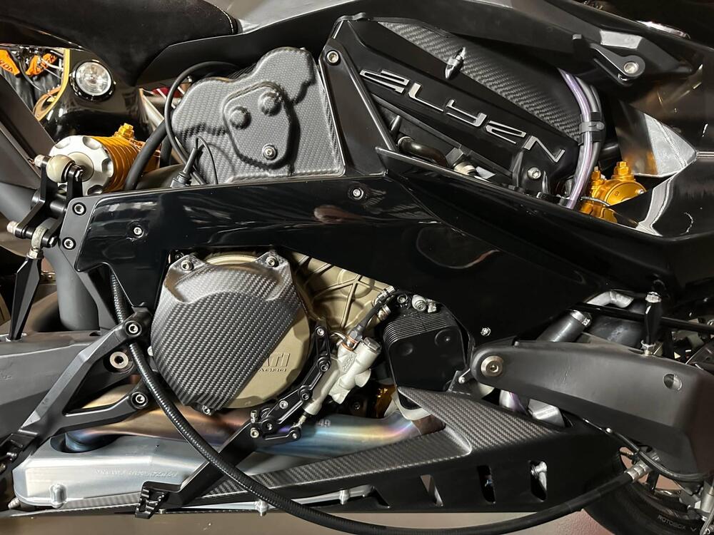 Vyrus Alyen 988 (2020 - 26) (11)