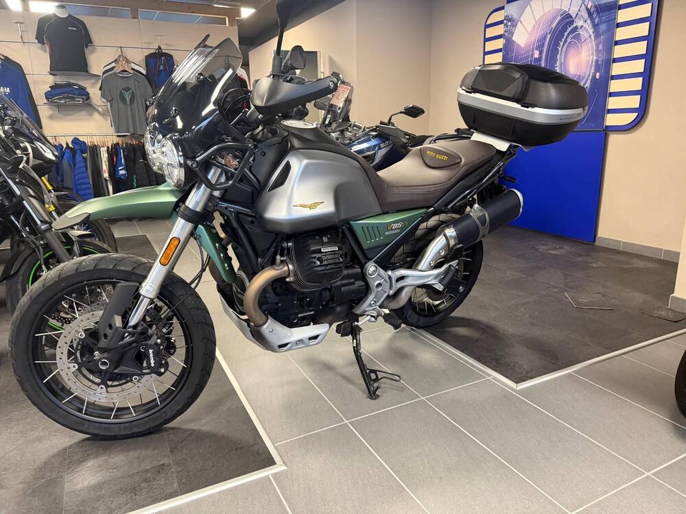 Moto Guzzi V85 TT Centenario (2021 - 22) (3)