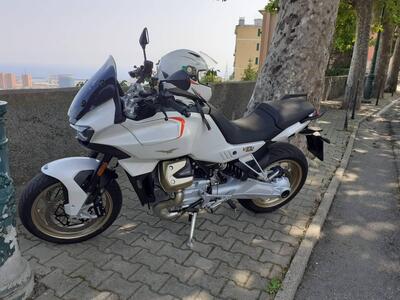 Moto Guzzi V100 Mandello (2022 - 24) usata
