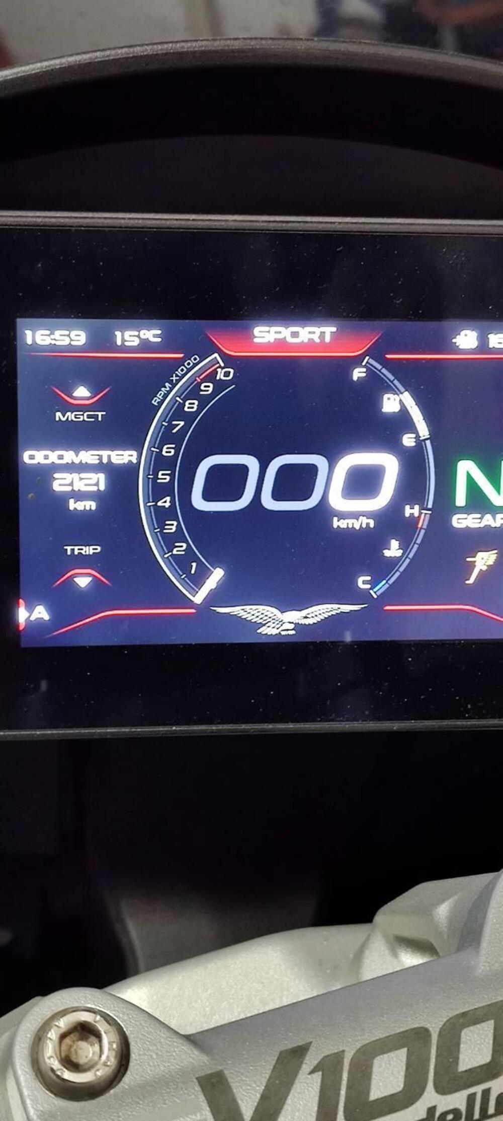 Moto Guzzi V100 Mandello (2022 - 24) (3)