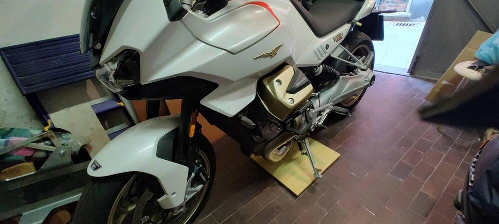 Moto Guzzi V100 Mandello (2022 - 24) (8)