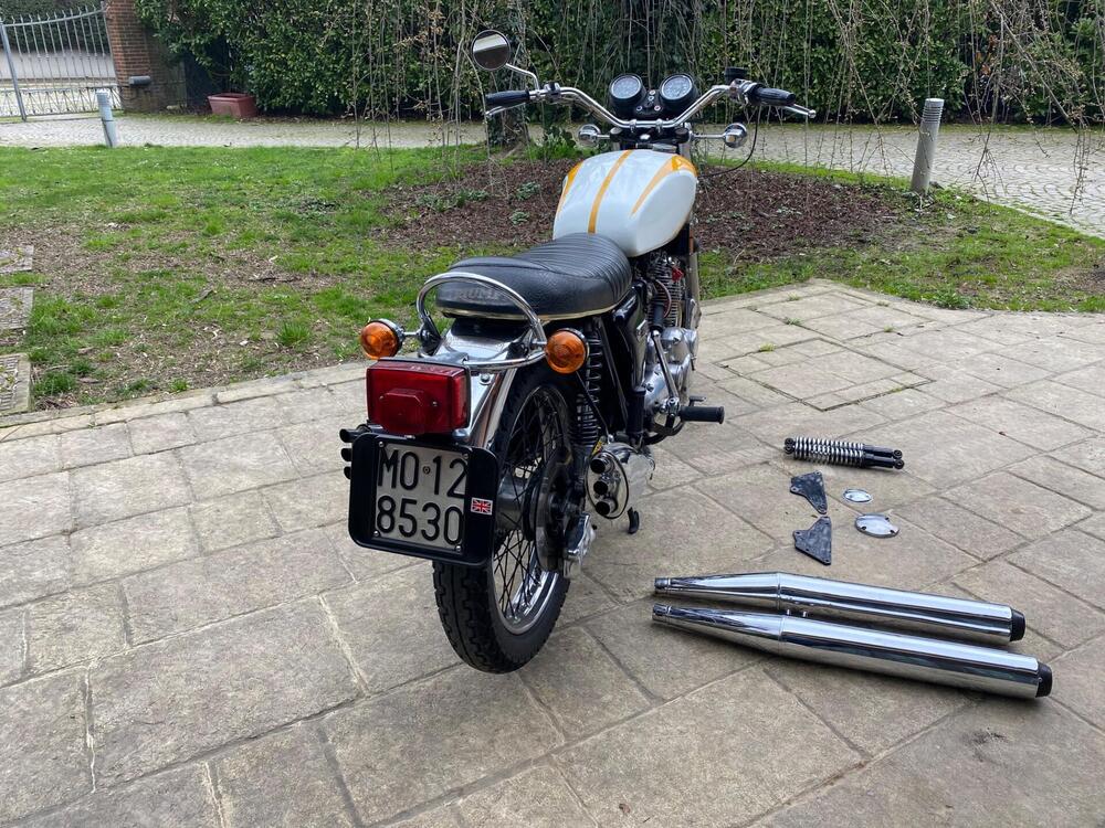 Triumph Trident T160 (4)