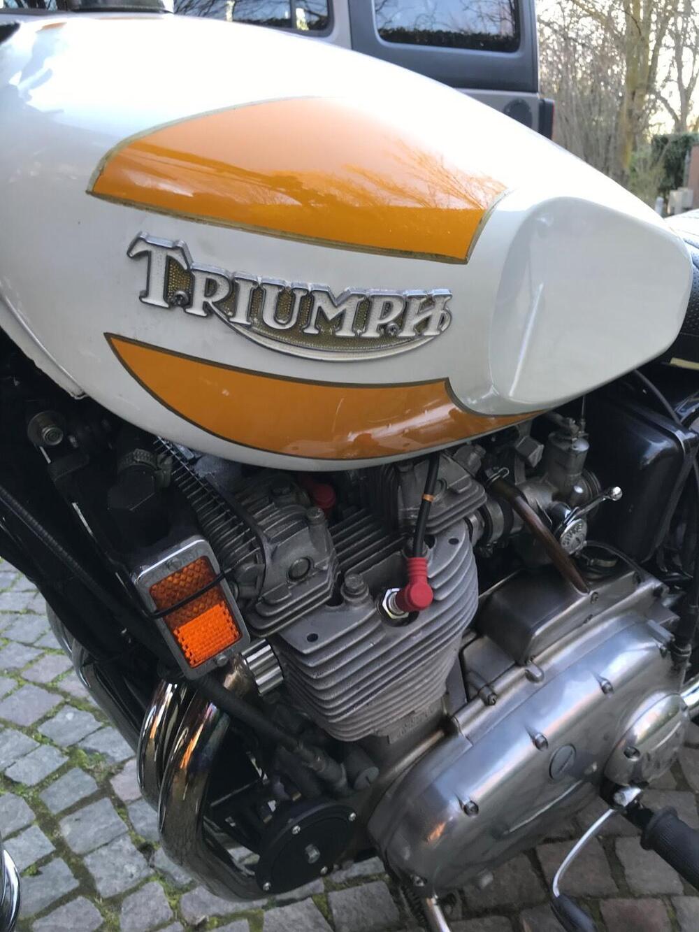 Triumph Trident T160 (7)