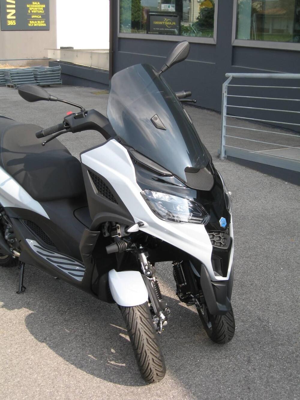 Piaggio MP3 310 Sport (2025 - 26) (2)