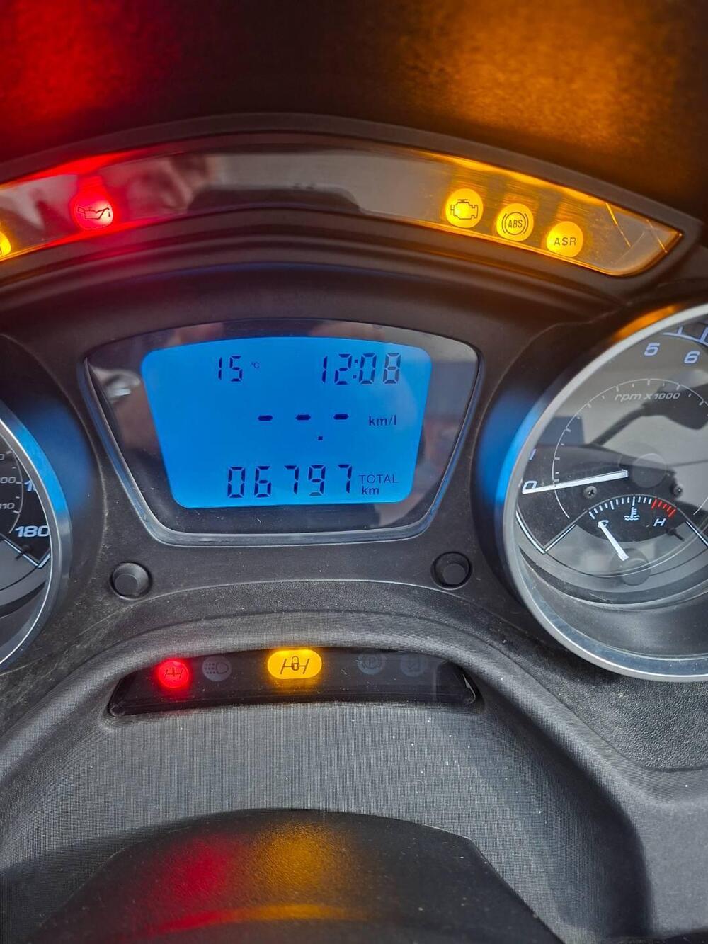 Piaggio Mp3 350 ie ABS (2020) (3)