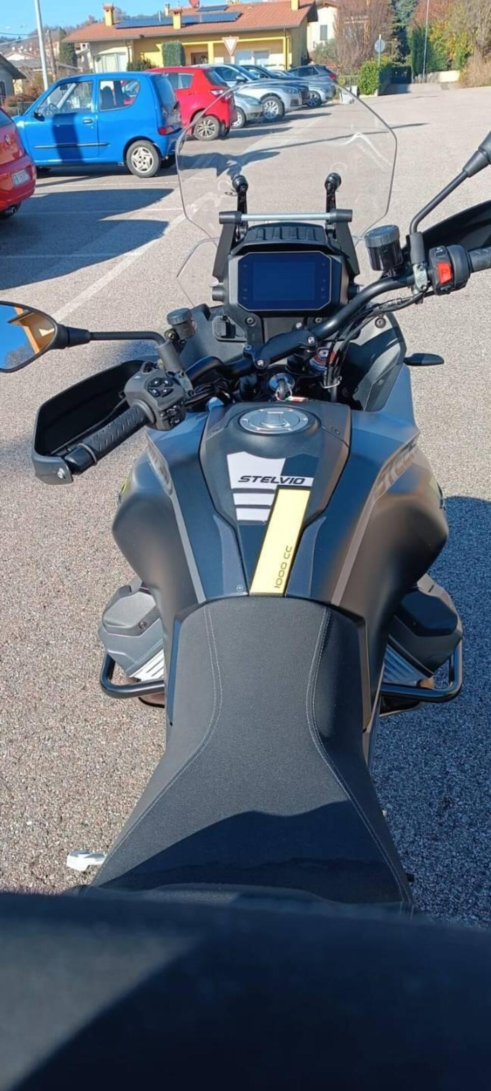 Moto Guzzi Stelvio (2024 - 26)