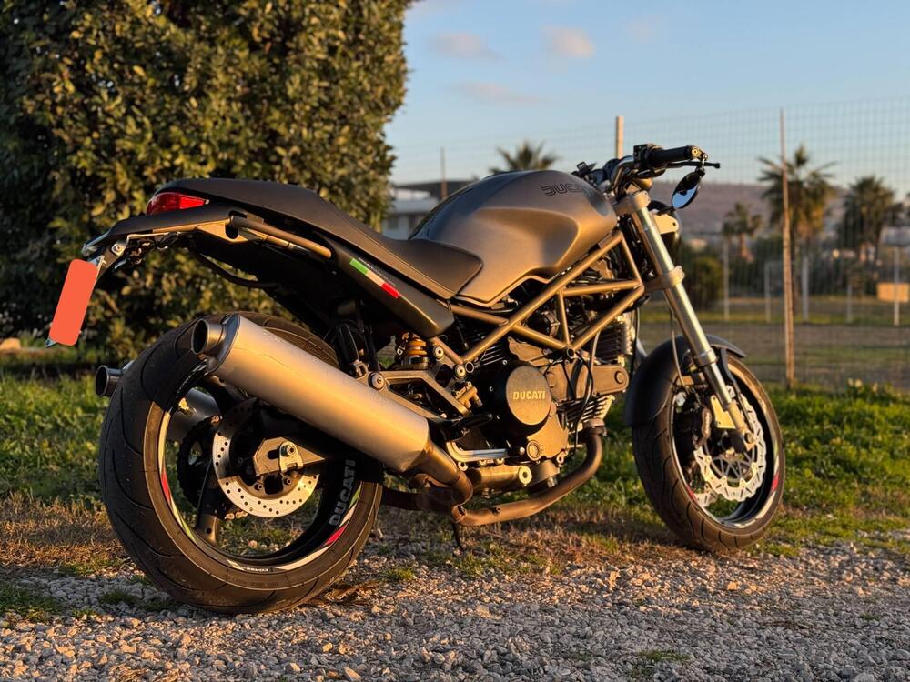 Ducati Monster 750 Dark (1999 - 02)