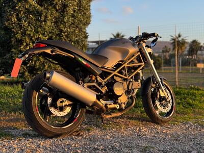Ducati Monster 750 Dark (1999 - 02) usata