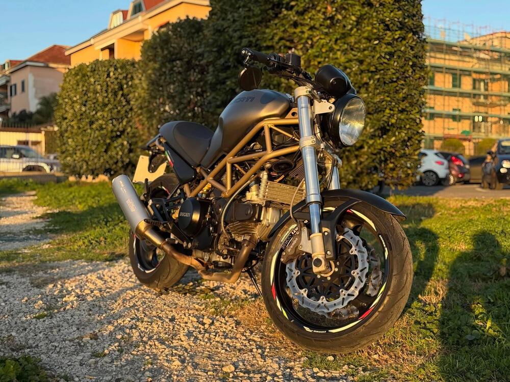 Ducati Monster 750 Dark (1999 - 02) (2)