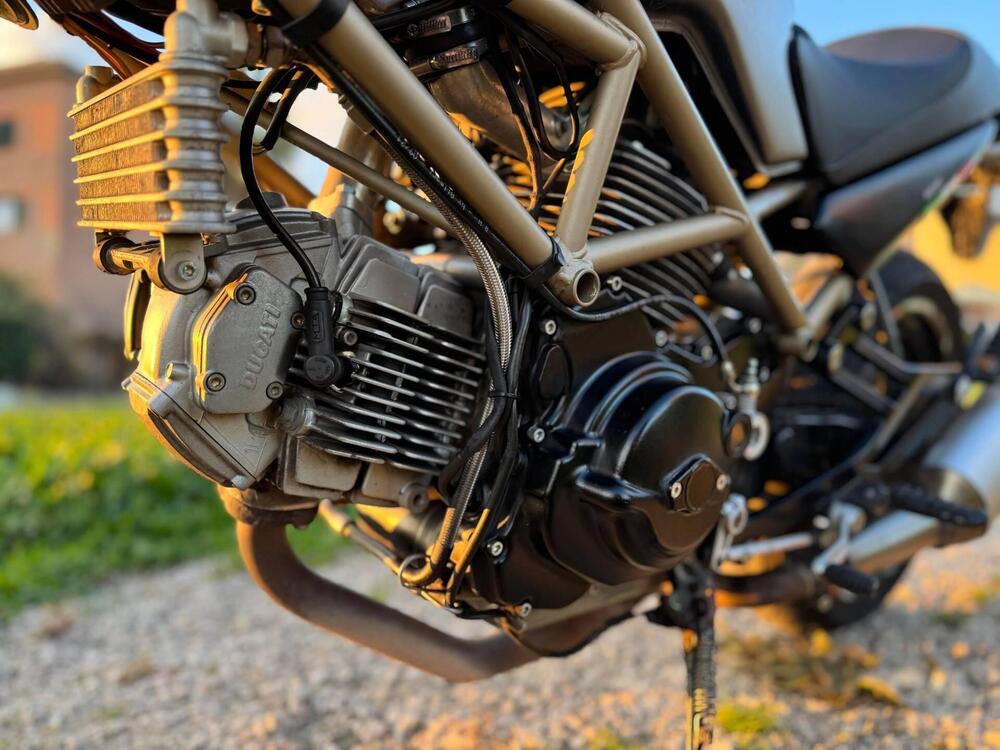 Ducati Monster 750 Dark (1999 - 02) (8)