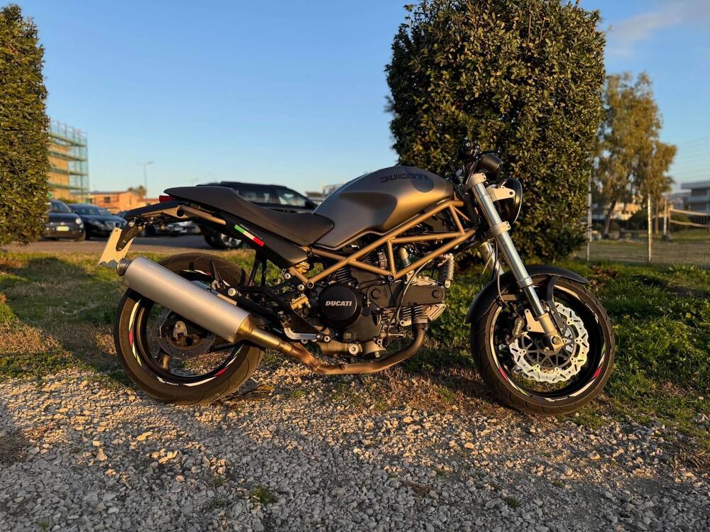 Ducati Monster 750 Dark (1999 - 02) (5)