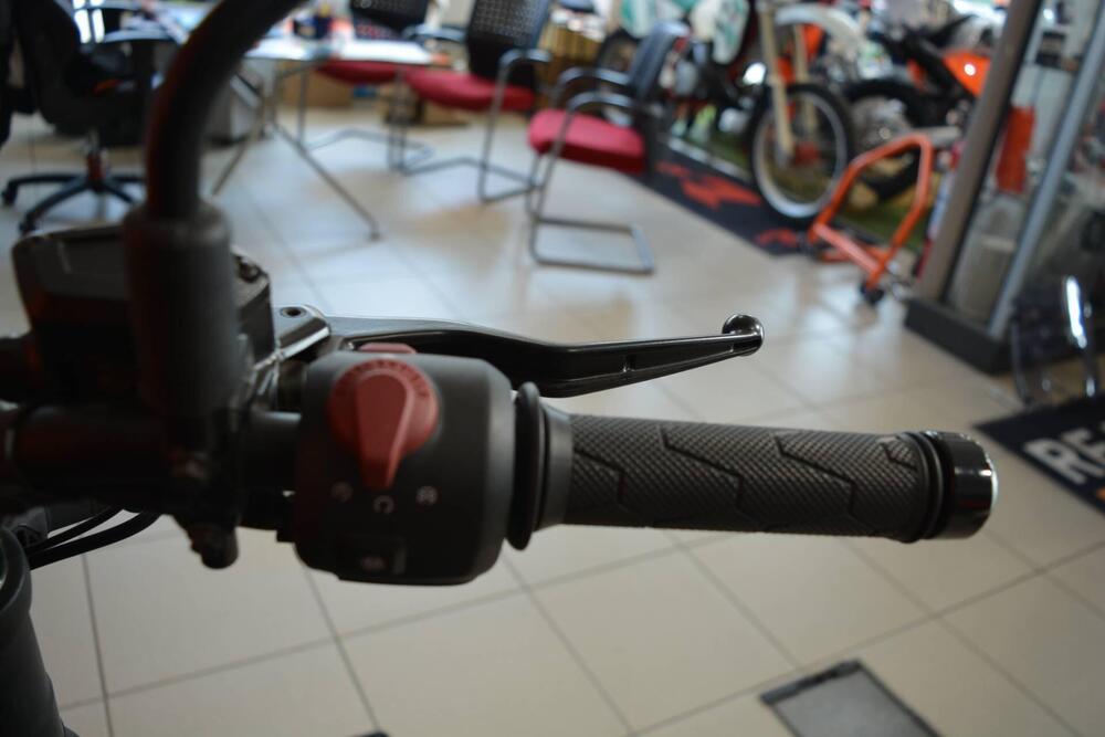 Royal Enfield Guerrilla 450 (2024 - 26) (11)