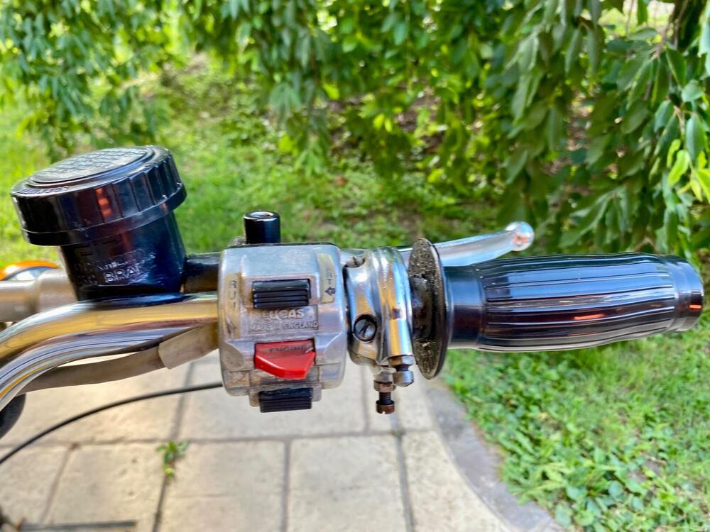 Triumph Trident T160 (10)