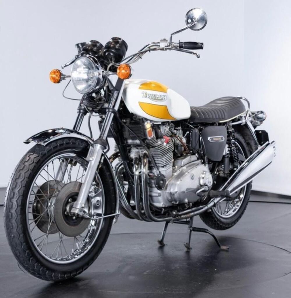 Triumph Trident T160 (13)