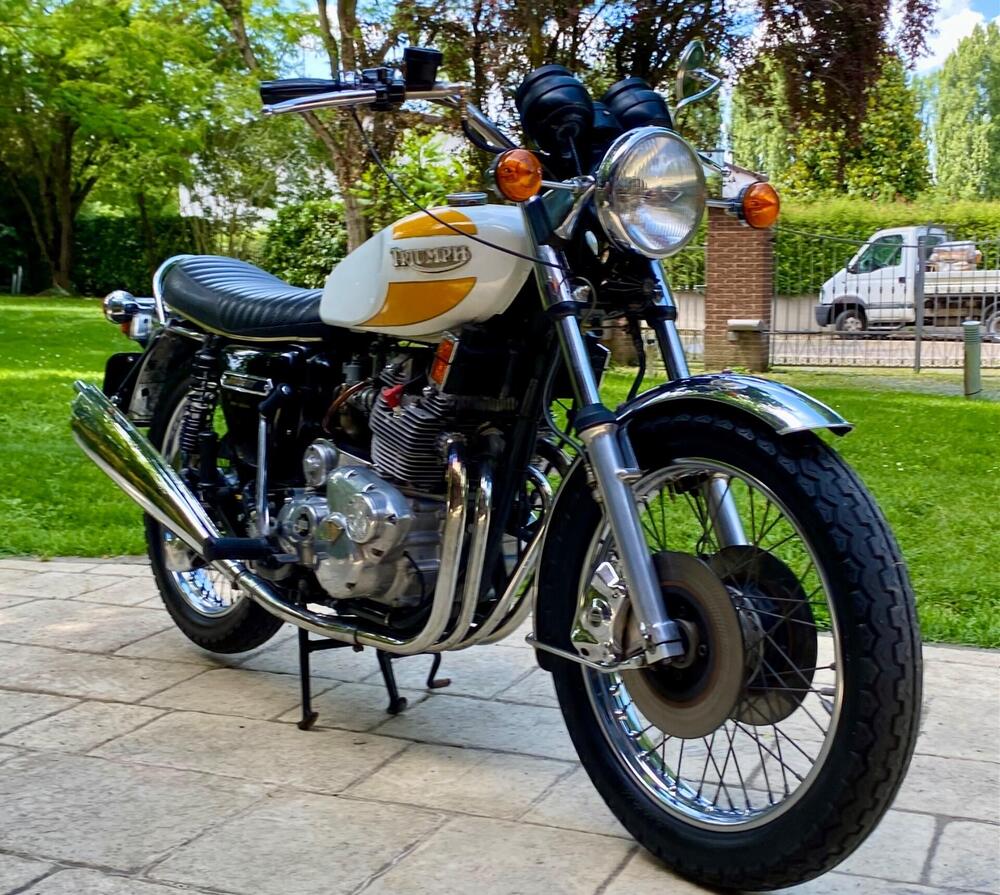 Triumph Trident T160 (14)