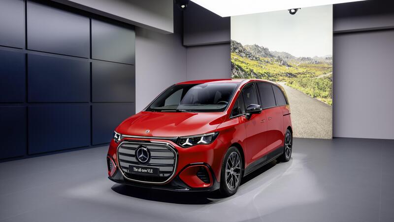 Mercedes VLE 2026: quando un van diventa una limousine, ma con una sala cinema [VIDEO]