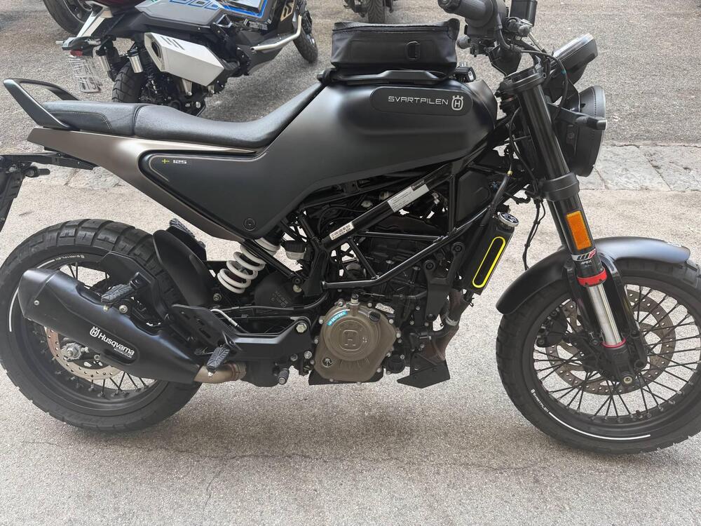 Husqvarna Svartpilen 125 (2021 - 23) (9)