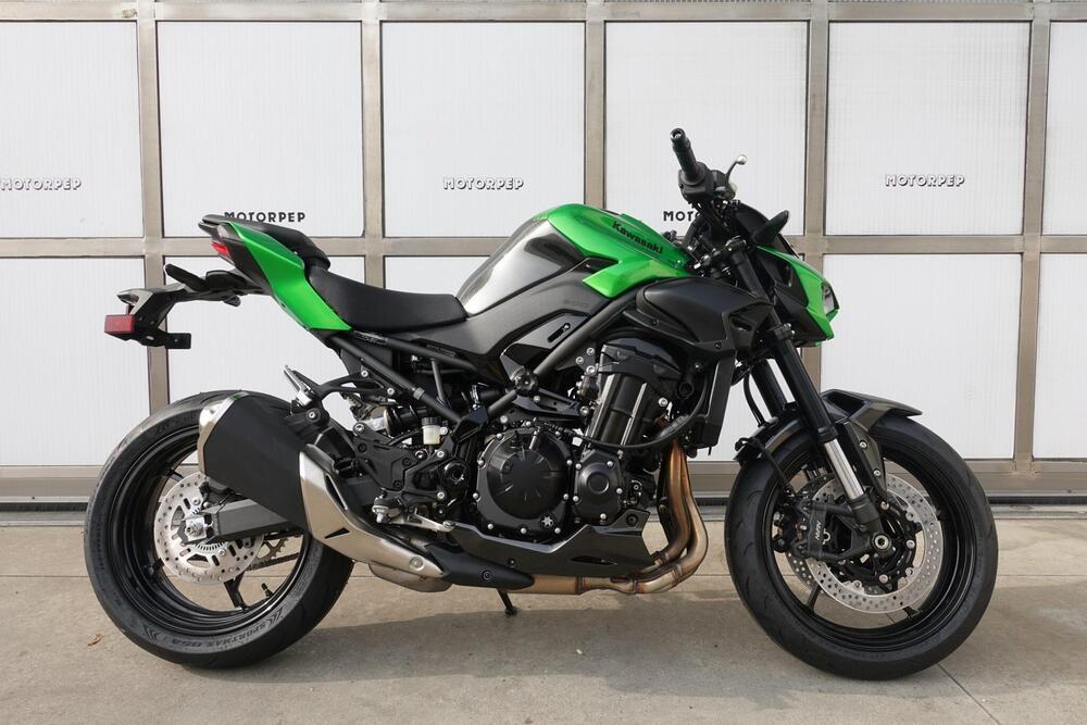 Kawasaki Z 900 (2025 - 26) (2)