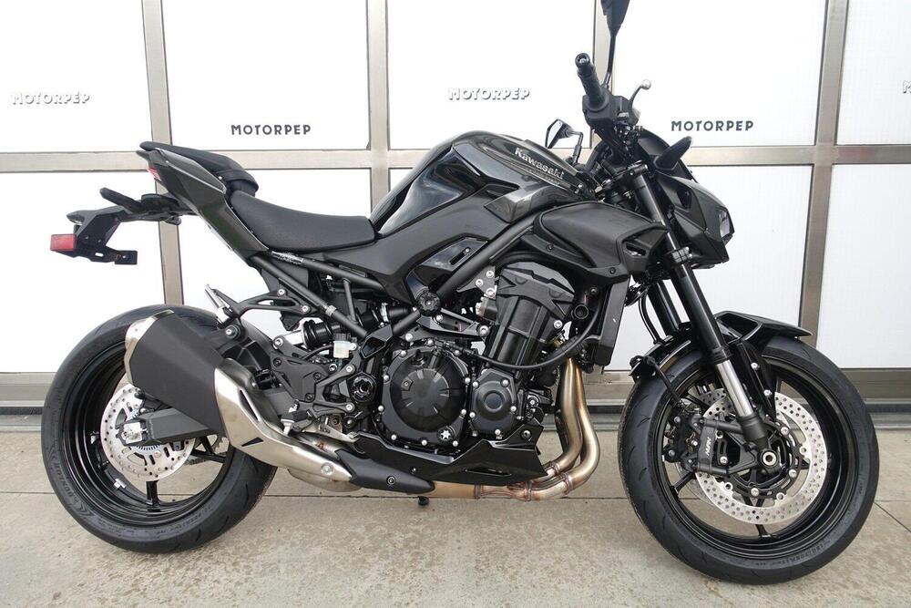 Kawasaki Z 900 (2025 - 26) (4)