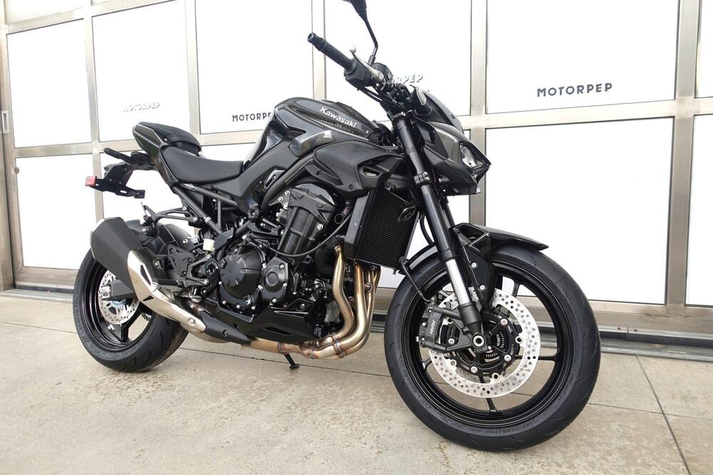 Kawasaki Z 900 (2025 - 26) (5)