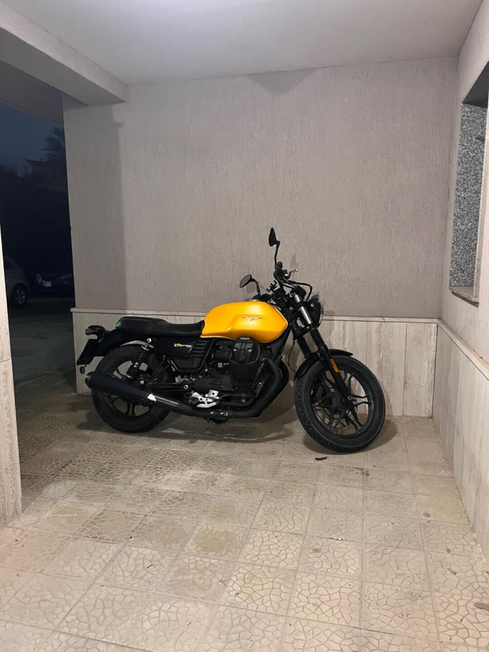 Moto Guzzi V7 III Racer (2017 - 20) (10)