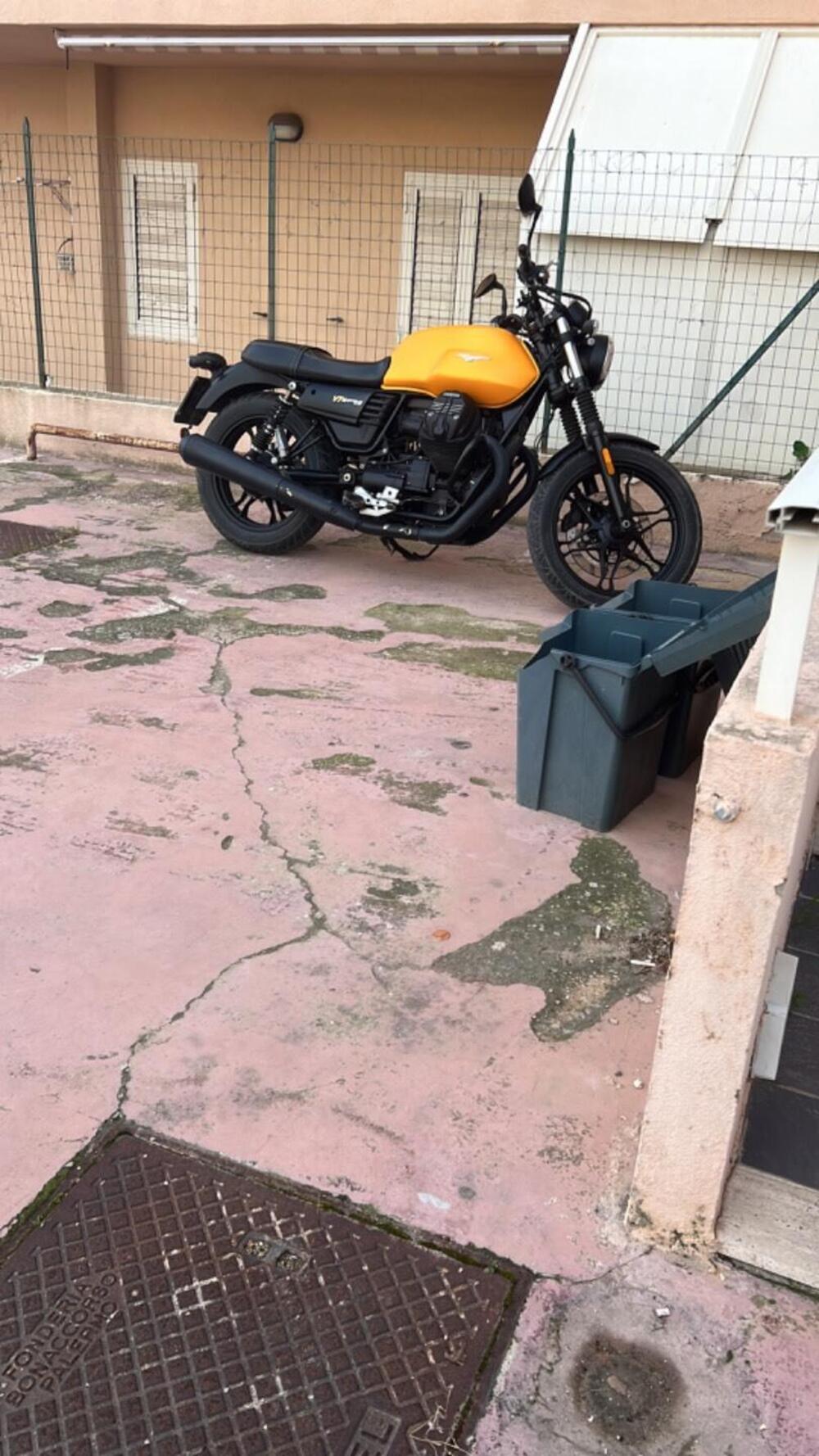 Moto Guzzi V7 III Racer (2017 - 20) (14)