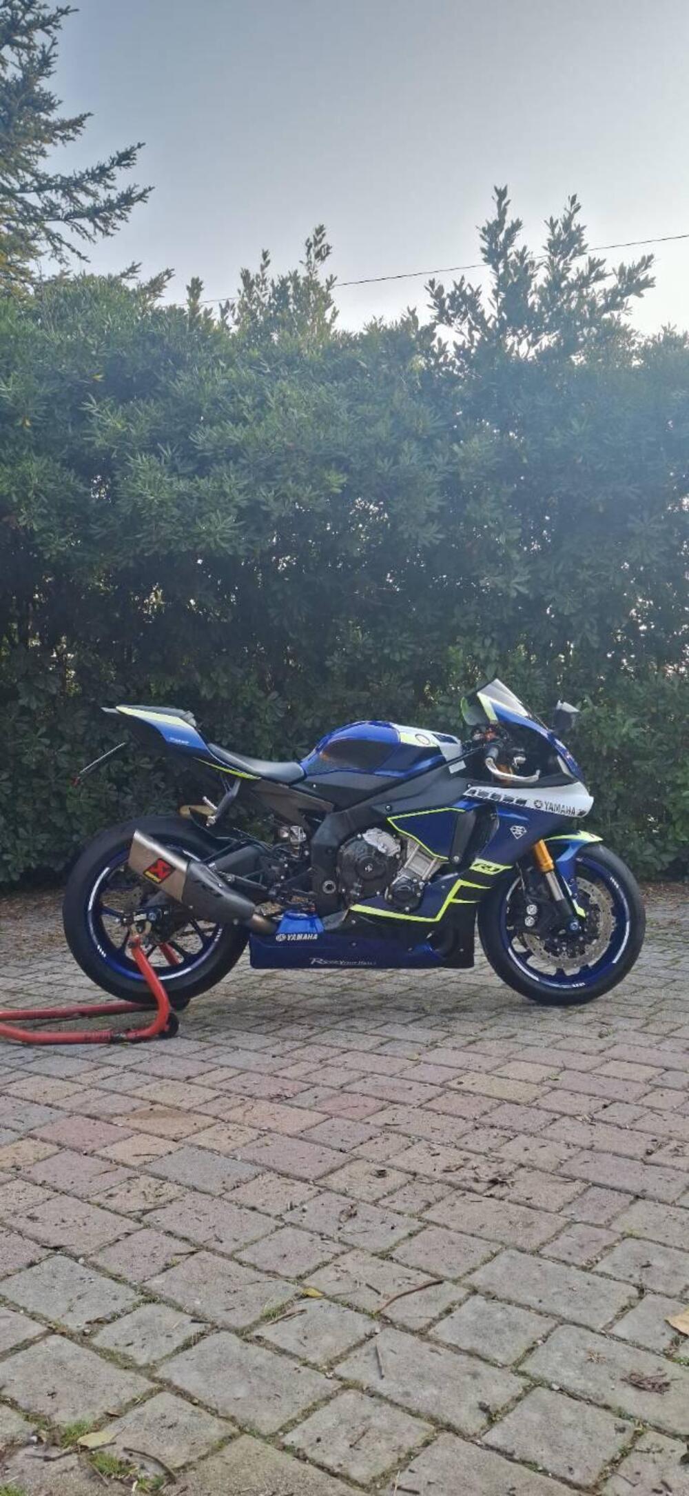 Yamaha YZF R1 (2015 - 16) (4)