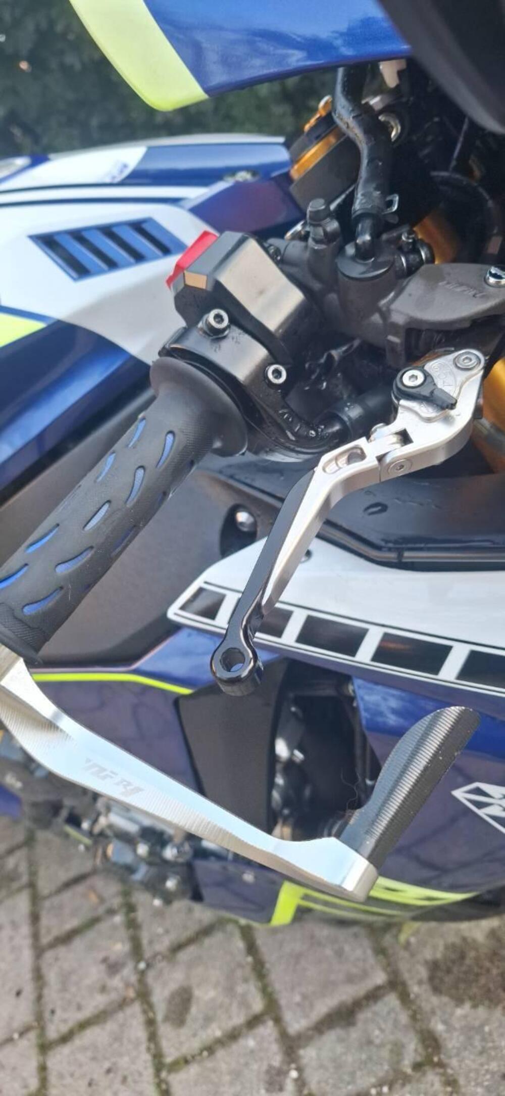 Yamaha YZF R1 (2015 - 16) (11)