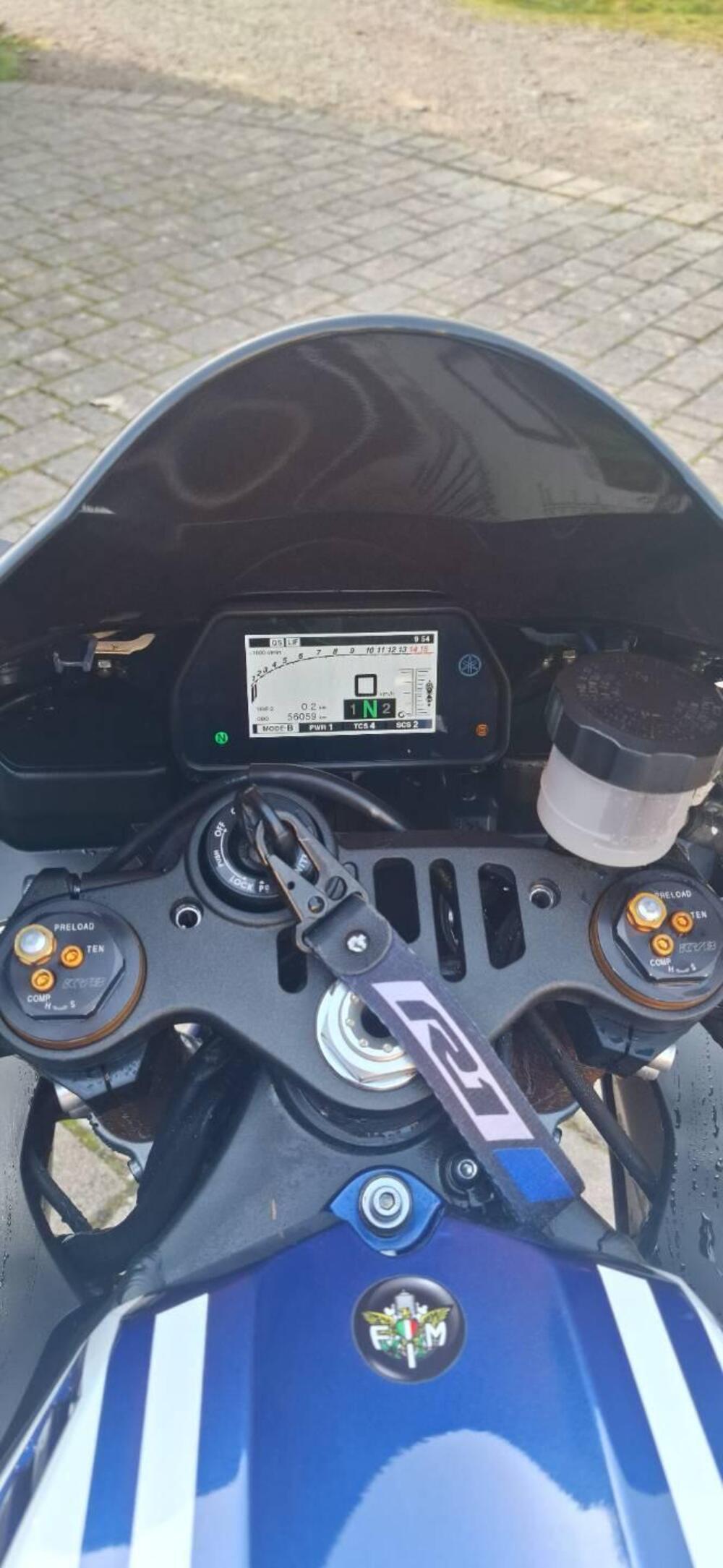 Yamaha YZF R1 (2015 - 16) (12)