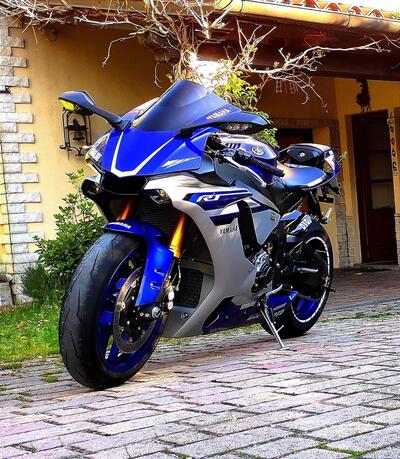 Yamaha YZF R1 (2015 - 16) usata
