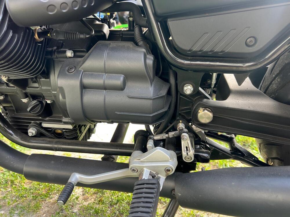 Moto Guzzi V7 Stone (2021 - 24) (5)