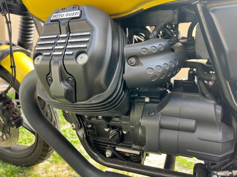 Moto Guzzi V7 Stone (2021 - 24) (8)