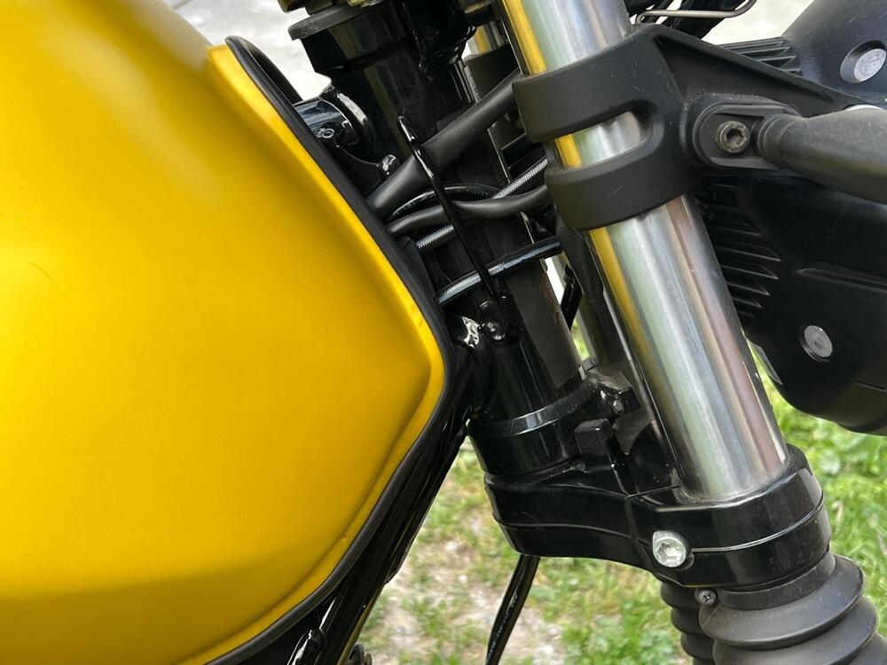 Moto Guzzi V7 Stone (2021 - 24) (10)