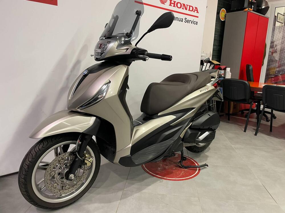 Piaggio Beverly 300 ABS-ASR (2021 - 25) (2)