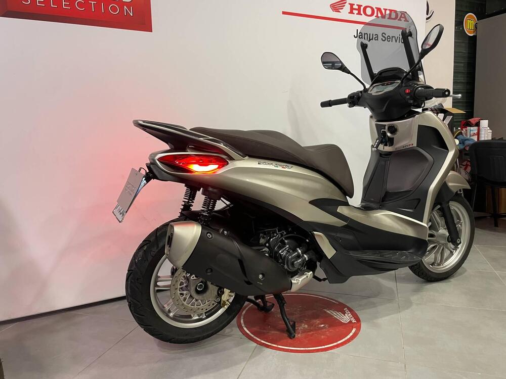 Piaggio Beverly 300 ABS-ASR (2021 - 25) (5)