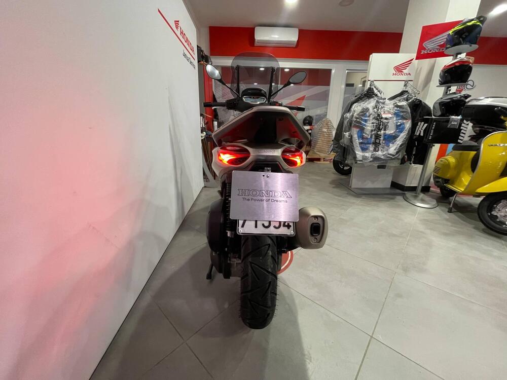 Piaggio Beverly 300 ABS-ASR (2021 - 25) (6)