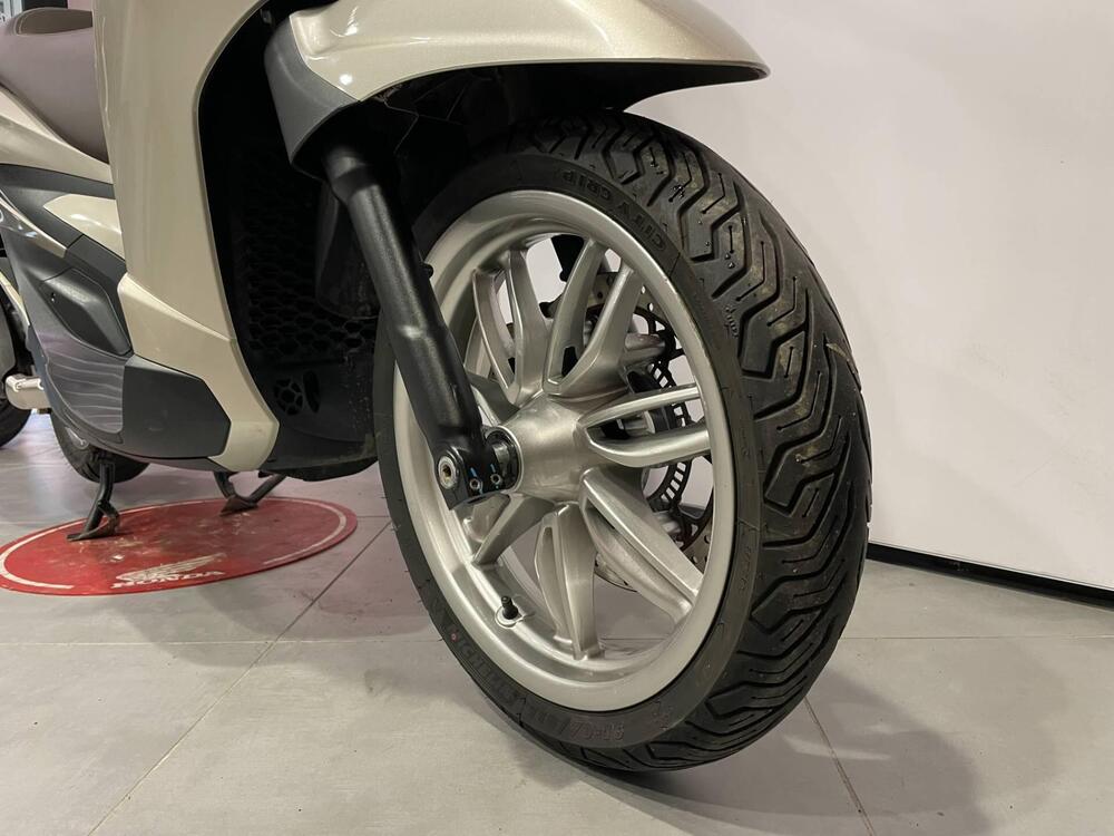 Piaggio Beverly 300 ABS-ASR (2021 - 25) (9)