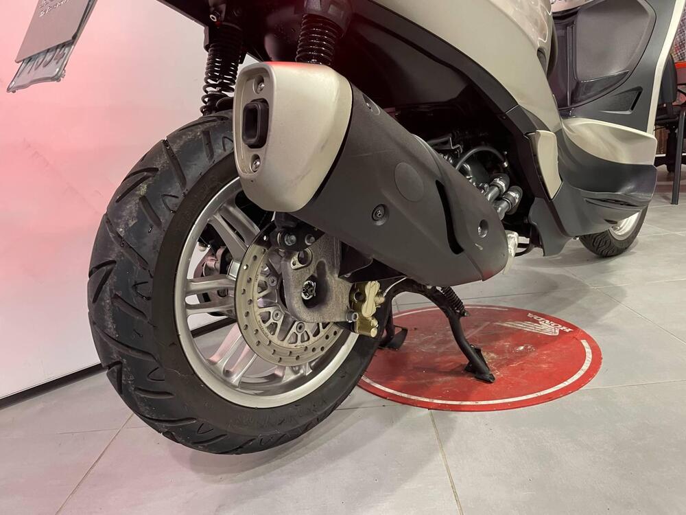 Piaggio Beverly 300 ABS-ASR (2021 - 25) (11)