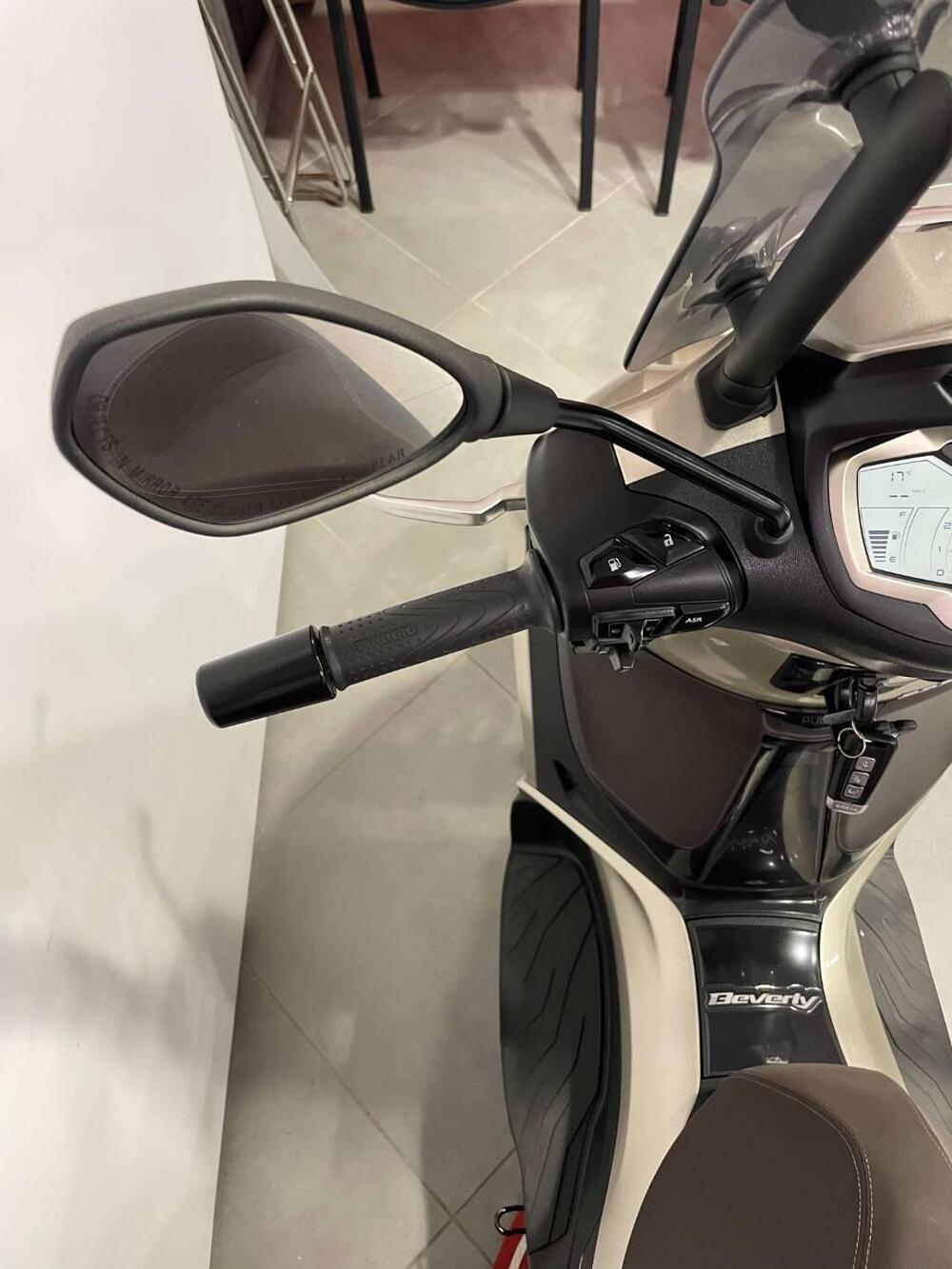 Piaggio Beverly 300 ABS-ASR (2021 - 25) (13)